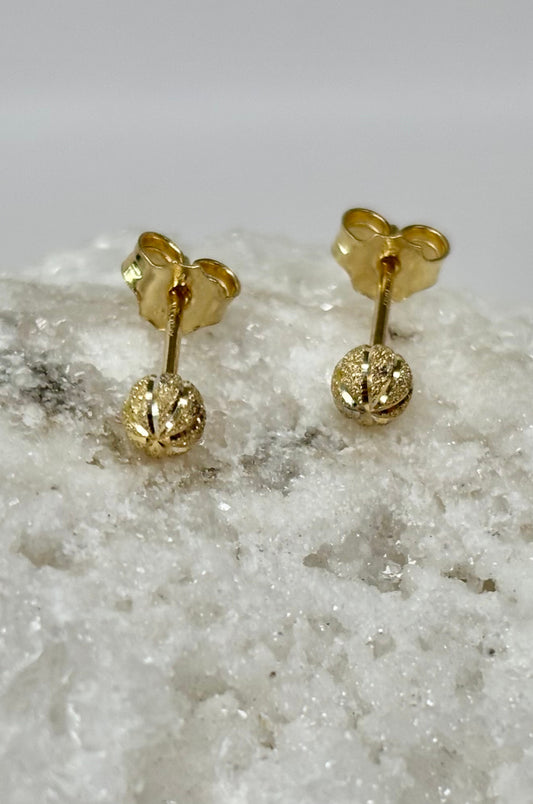 Aretes corte diamante en oro amarillo 14k con cerradura de mariposa