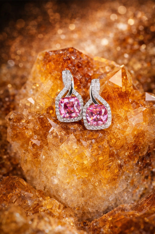 Aretes con zirconitas rosas corte cushion con cerradura de poste en plata 925