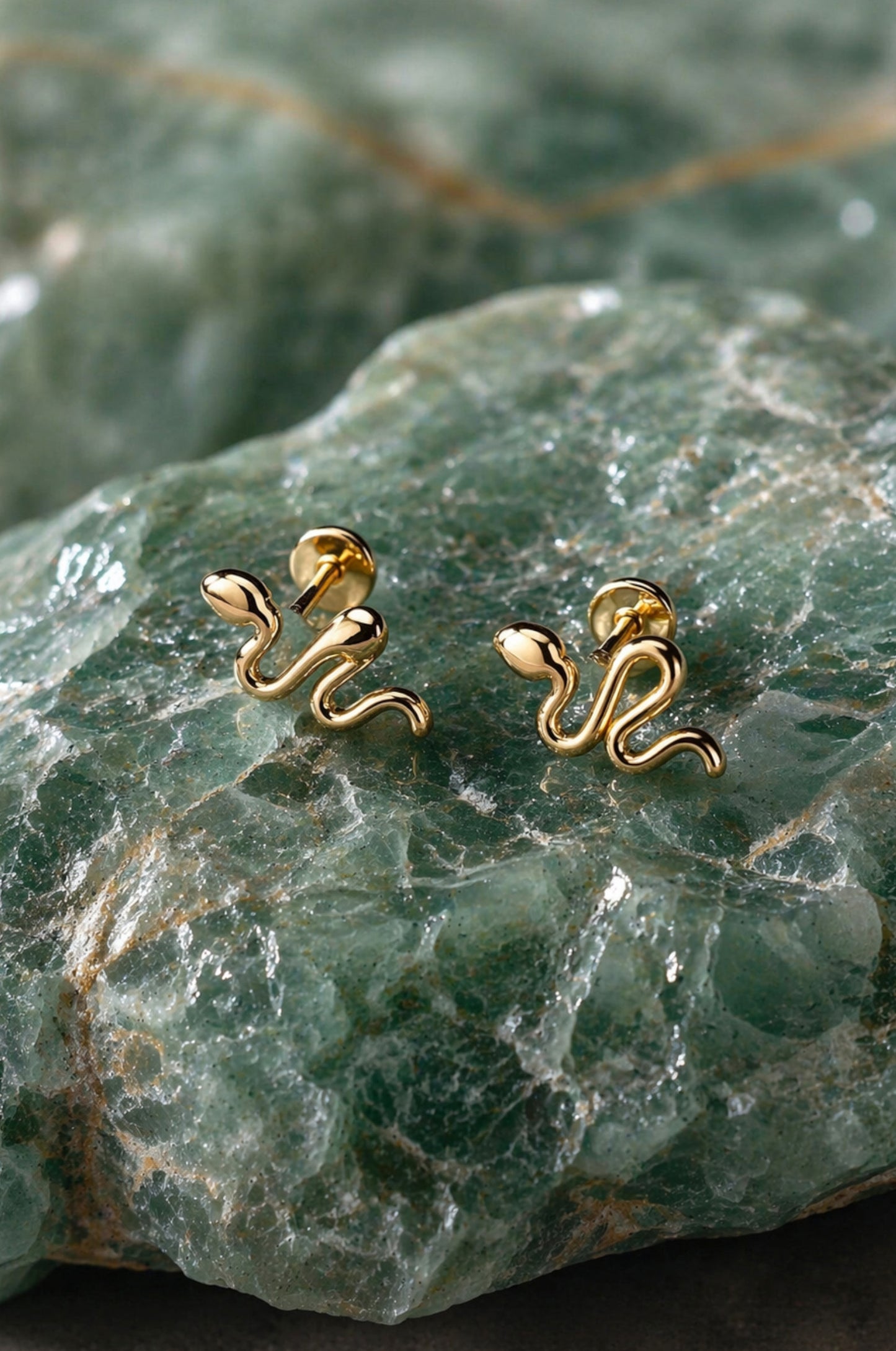 Aretes serpientes en oro amarillo 14k con cerradura de bebé