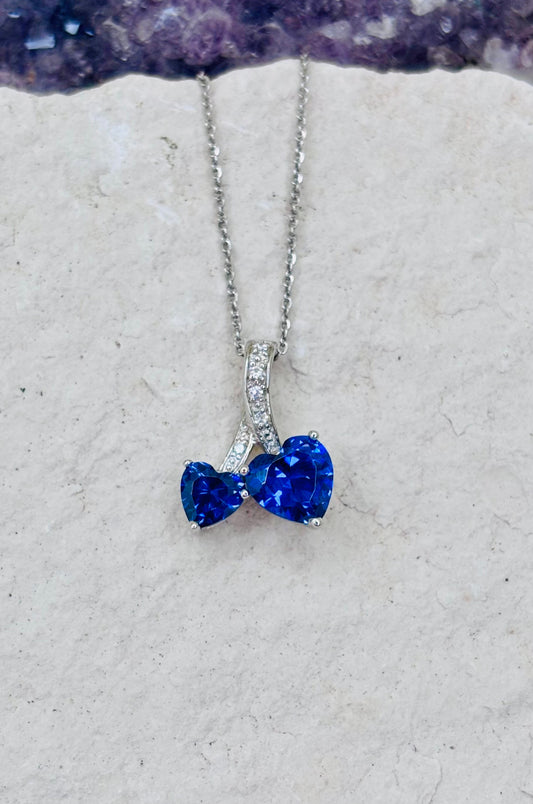 Collar con zirconitas púrpuras corte corazón en plata 925