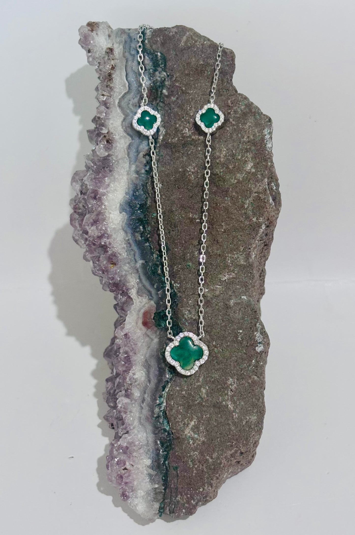 Collar de tres tréboles jade en plata 925