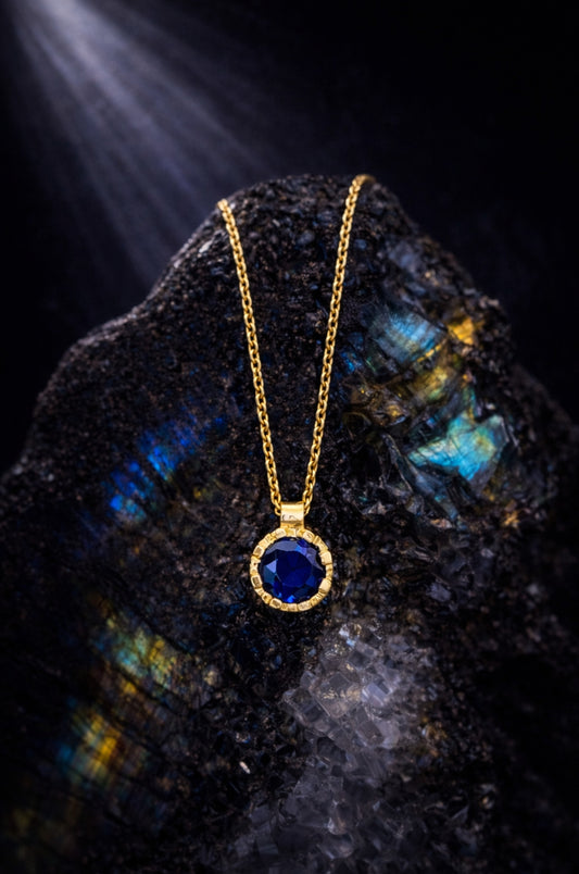 Collar zirconita azul en oro amarillo 14k, 18.4 cm de largo.