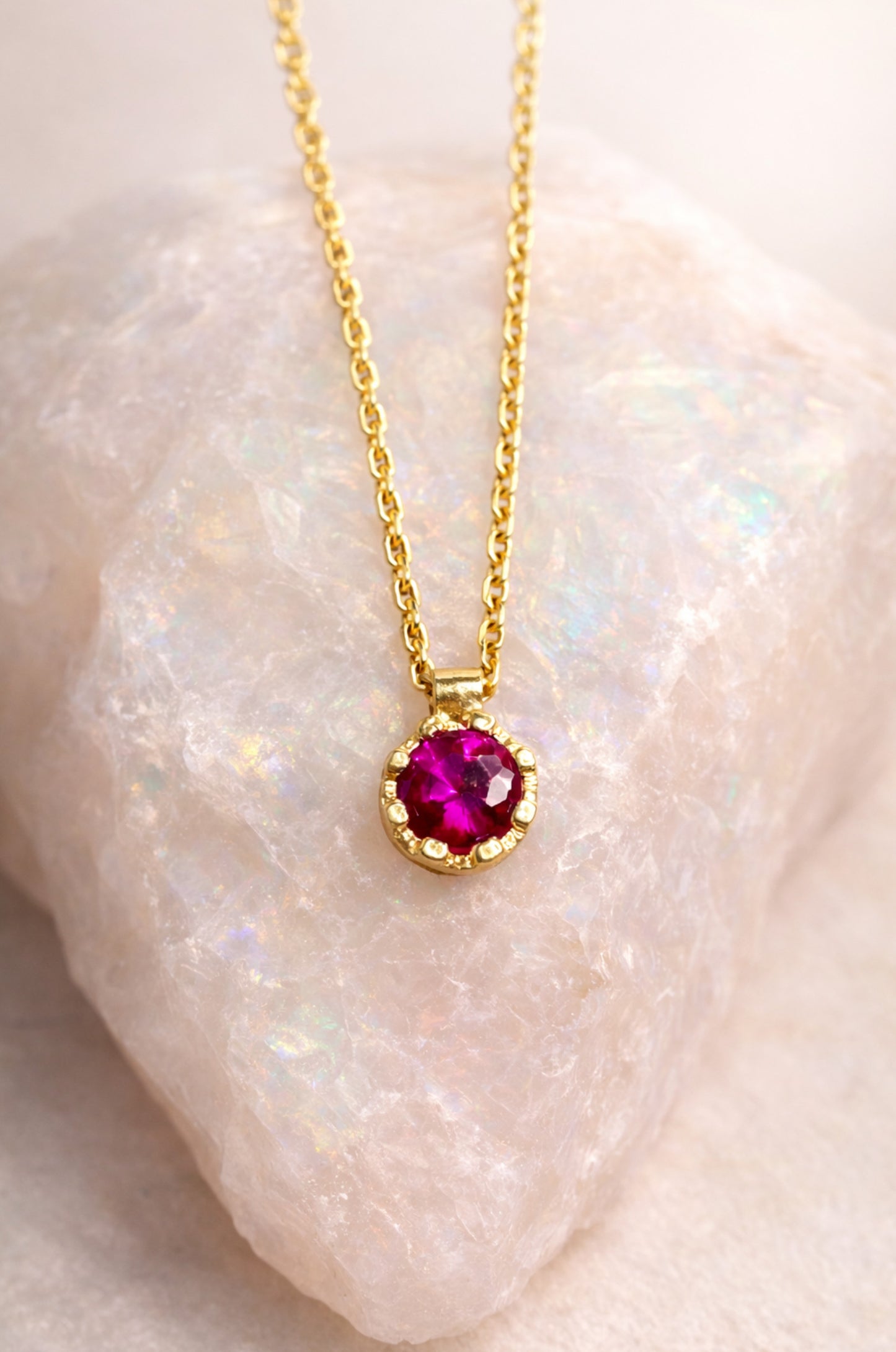 Collar con Zirconita Rosa en Oro Amarillo 14k