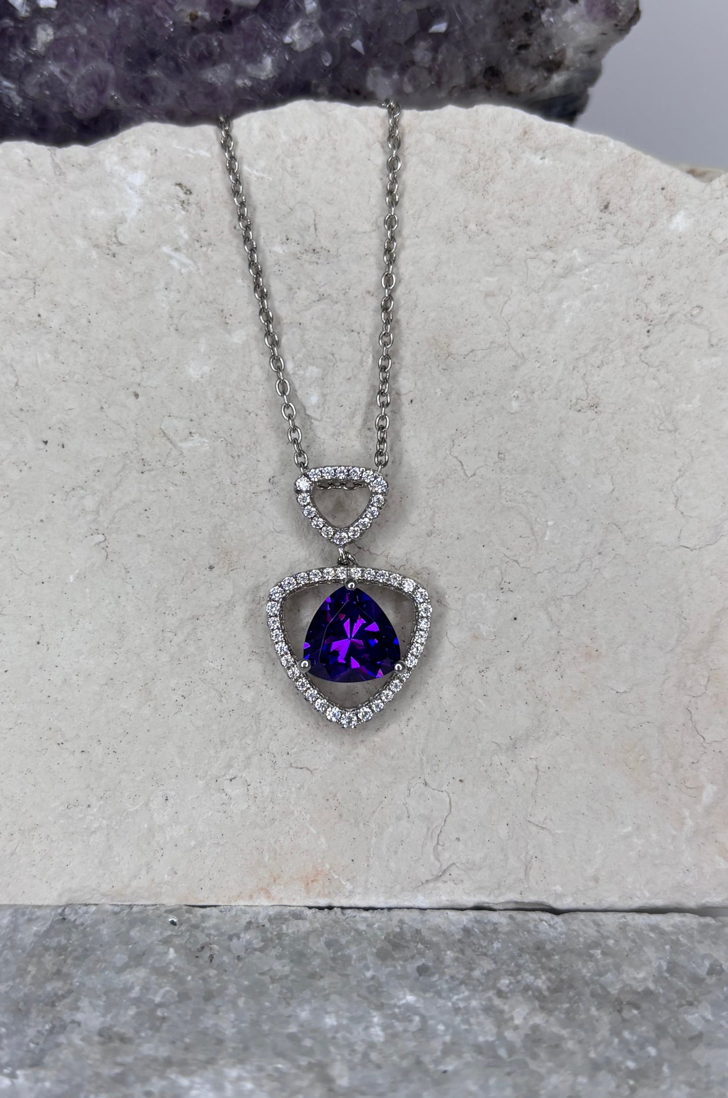 Collar con zirconita púrpura corte trillion en plata 925