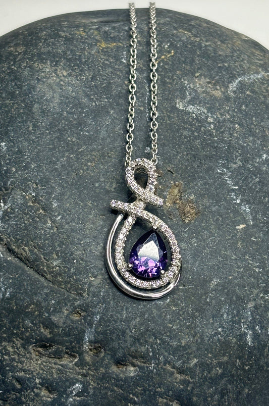 Collar de zirconita púrpura corte pera en plata 925