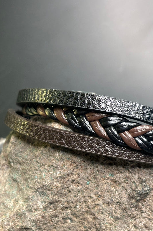 Pulsera de piel negra y café trenzada