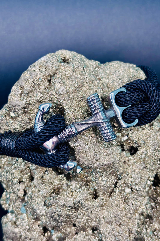 Pulsera de cordón negra con ancla en acero