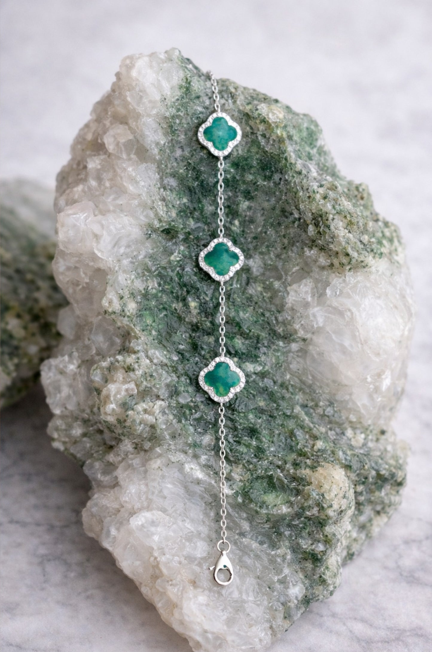 Pulsera tréboles de jade en plata 925