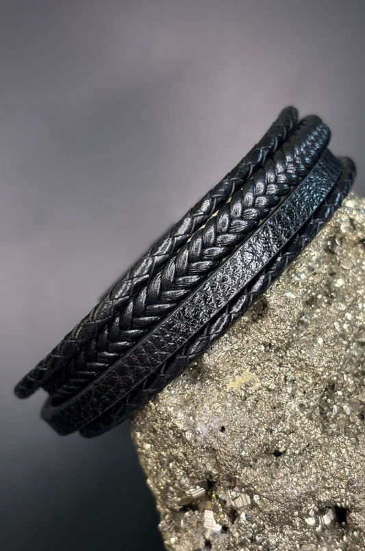 Pulsera de piel negra trenzada de 4 tiras