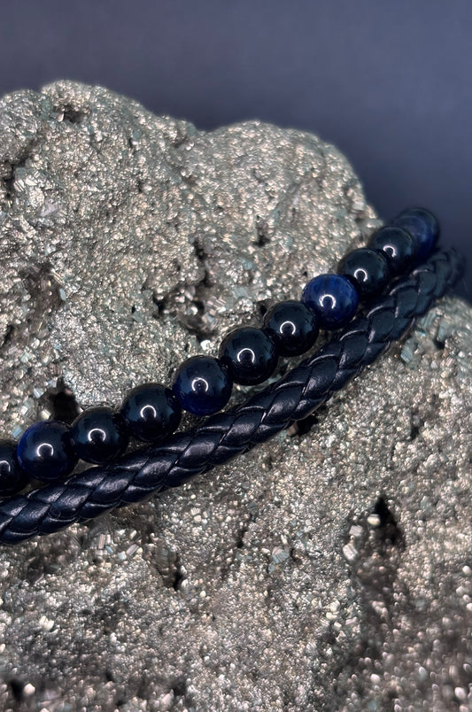 Pulsera en piel negra con ónix y lapislázuli.